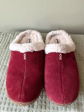 Sorel Red suede fleece-Lined Slip-Ons slippers Sz 9
